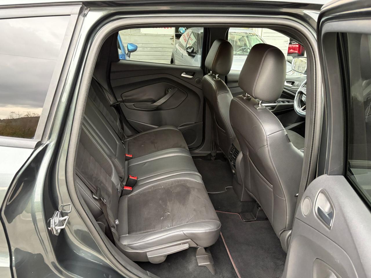 Ford Kuga 2.0 TDCI 150CV 4WD TETTO Powershift ST-Line