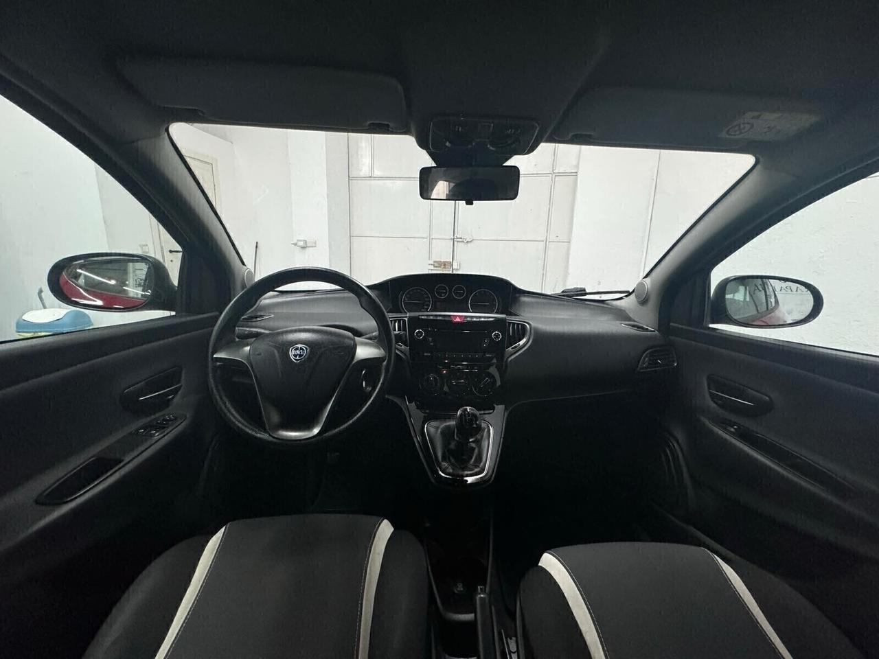 Lancia Ypsilon 0.9 TwinAir 85 CV 5 porte Metano Ecochic Elle