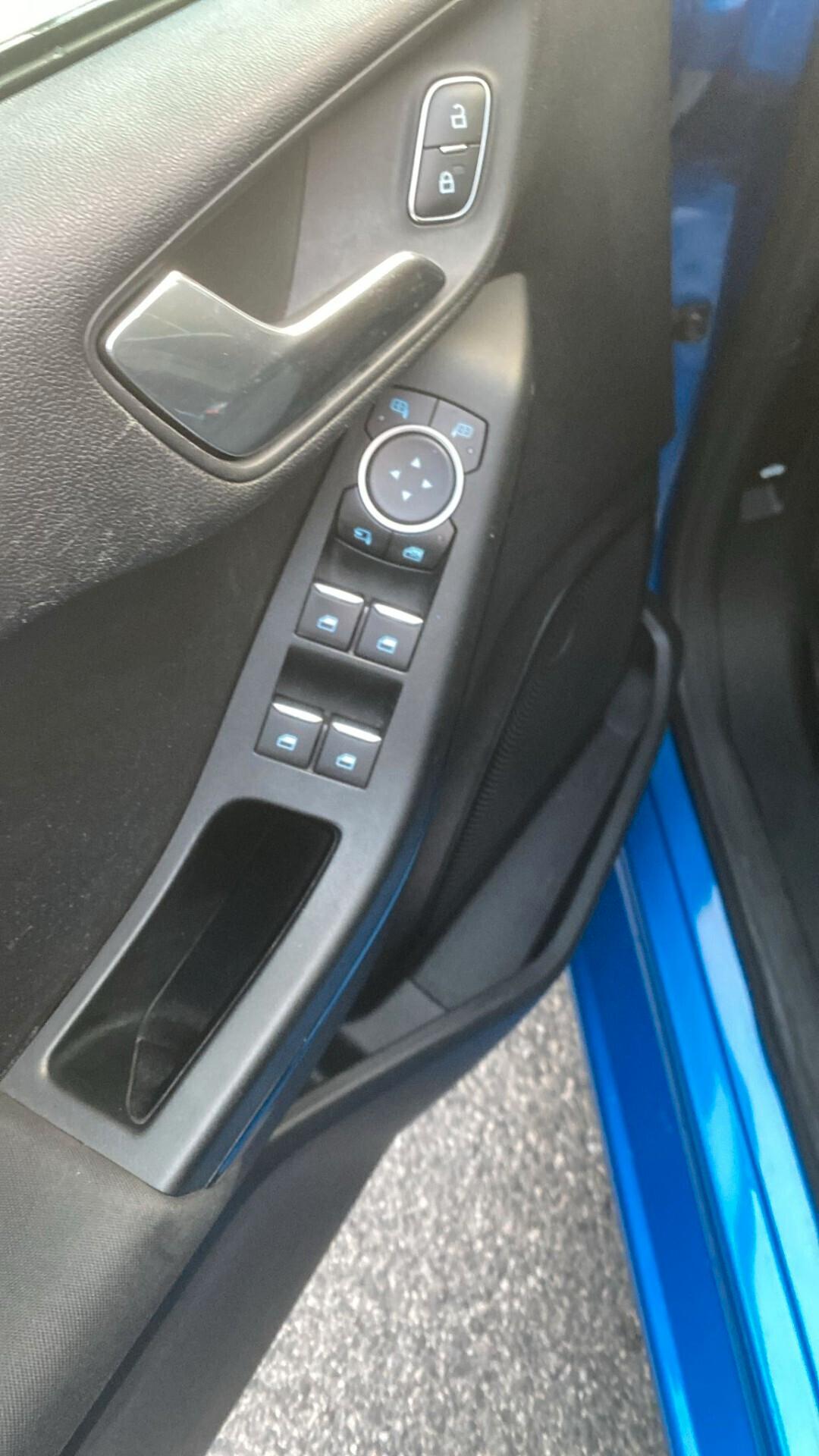 Ford Fiesta 1.1 75 CV 5 porte Connect