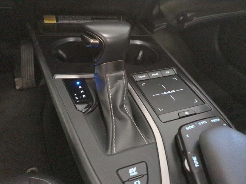 Lexus UX Hybrid Midnight
