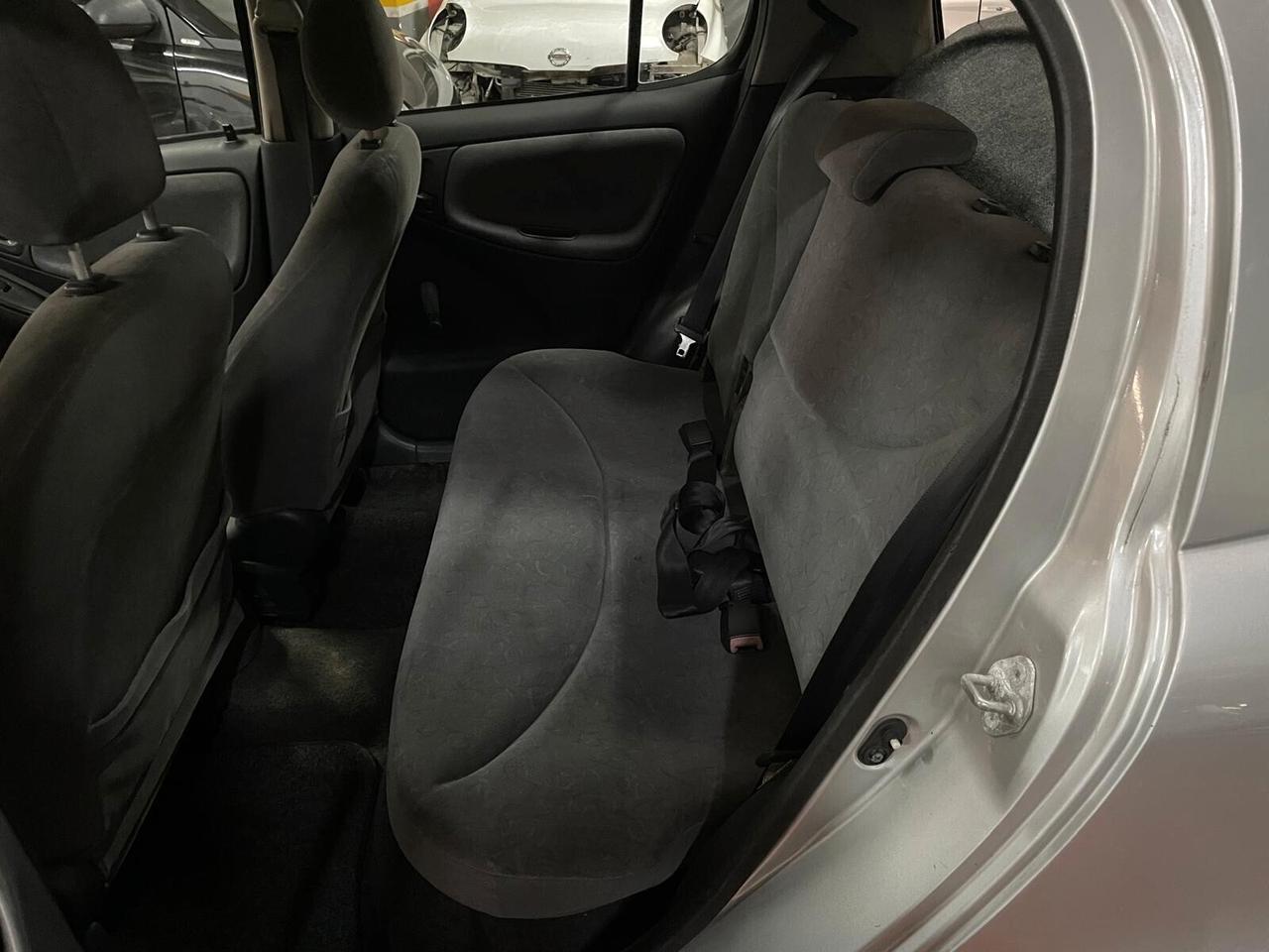 Toyota Yaris 1.0i 16V cat 5 porte