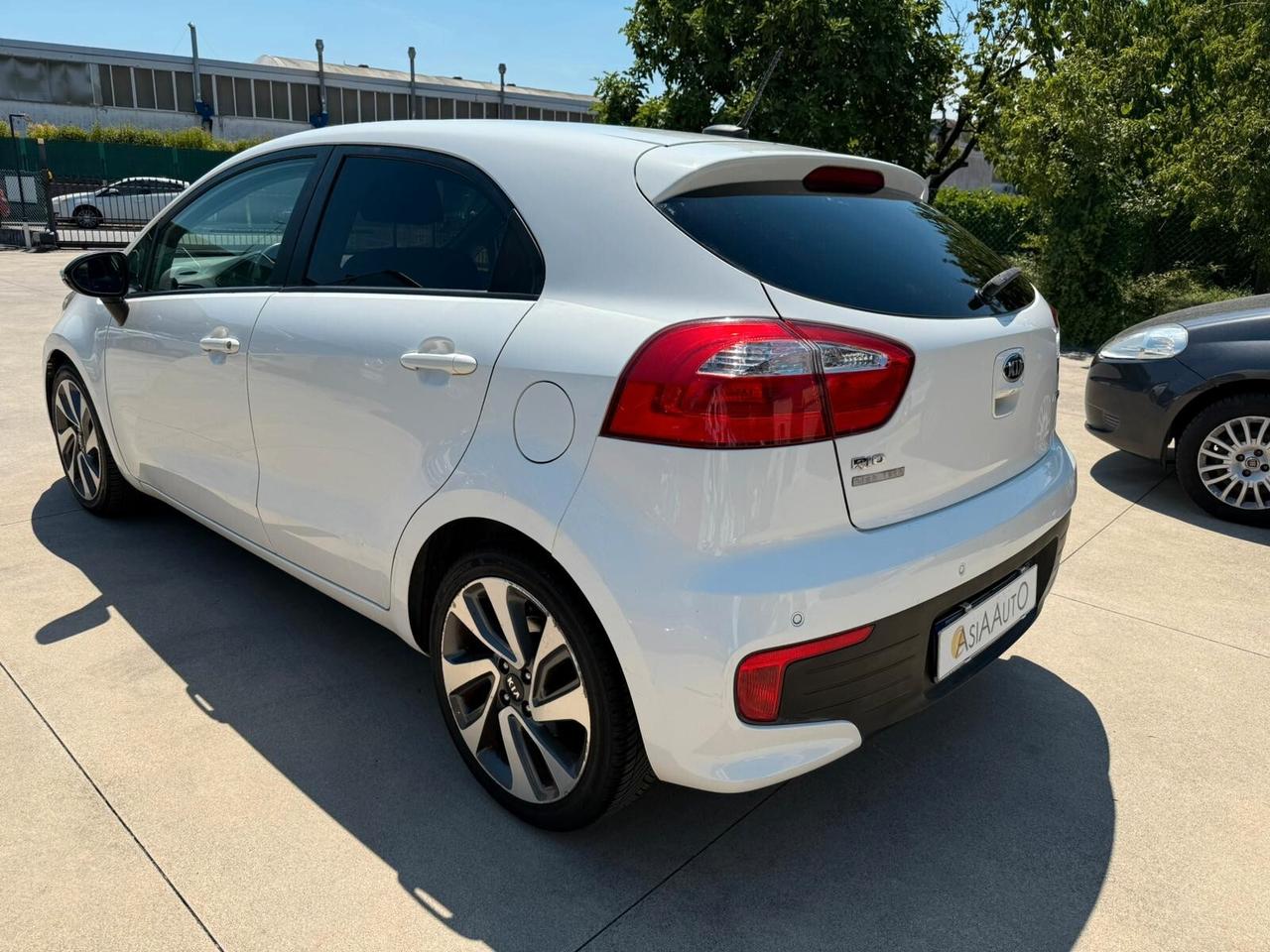 Kia Rio 5p 1.4 crdi diesel e6 carrozzeria da rivedere