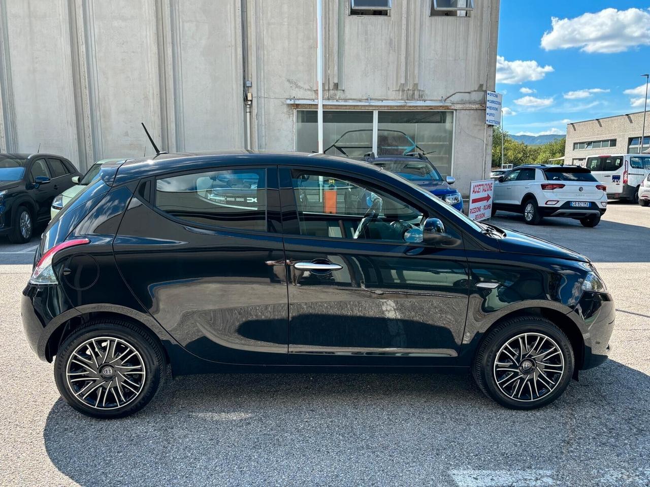 Lancia Ypsilon 1.0 FireFly 5 porte S&S Hybrid Gold