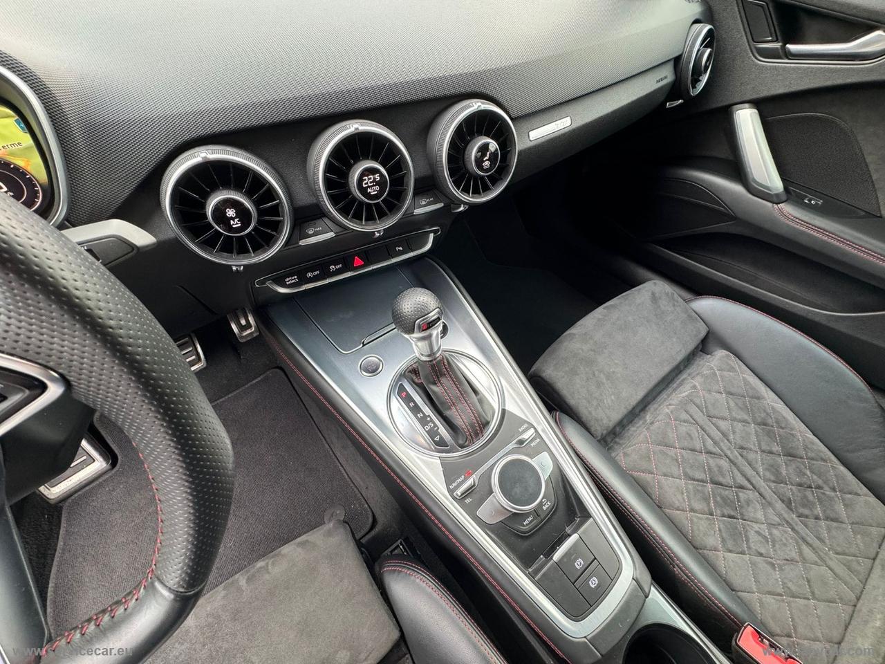 AUDI TT Coupé 40 TFSI S tr COMPETITION