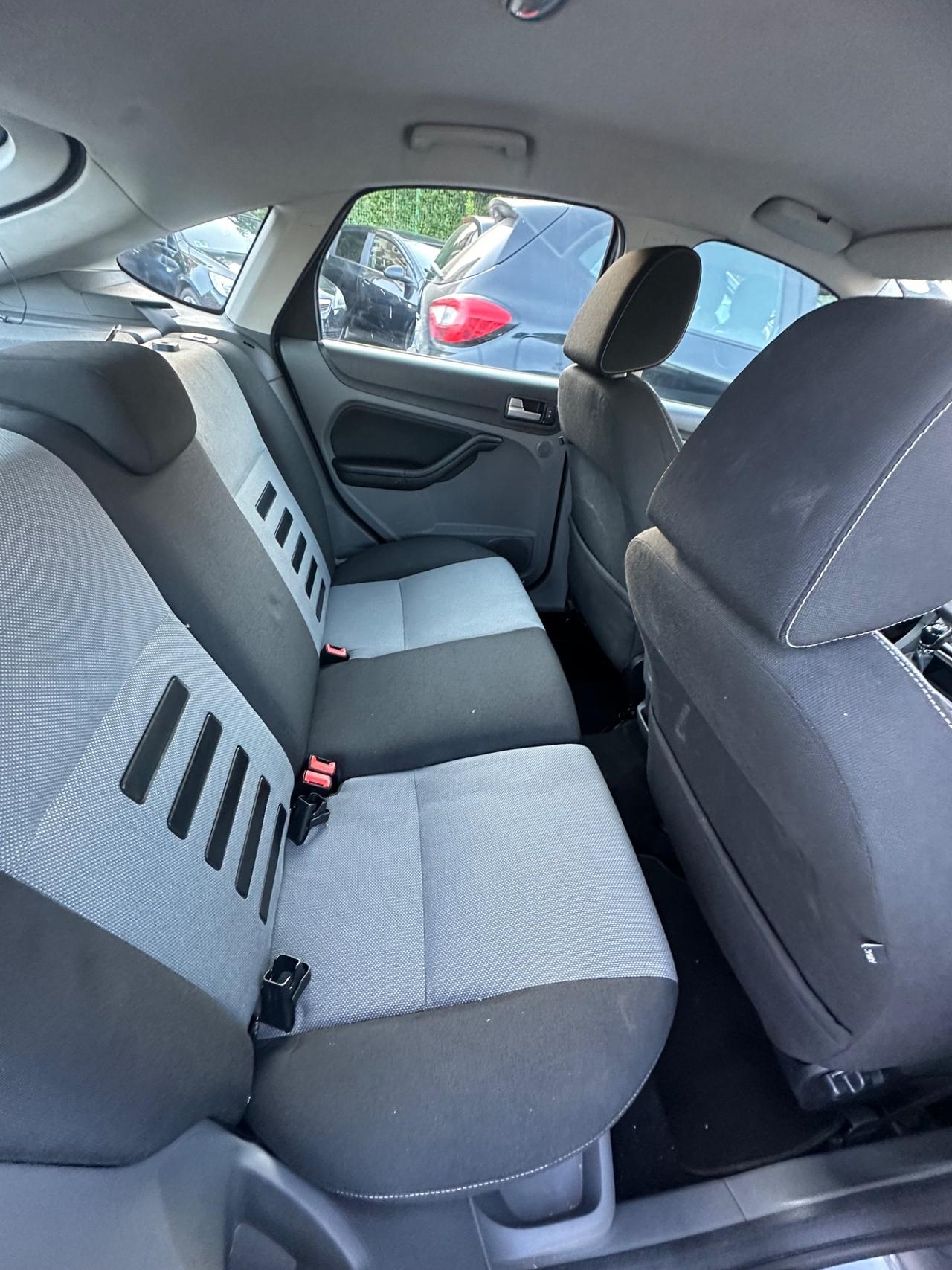 Ford Focus 1.6 (115CV) 5p. Bz.- GPL Titanium