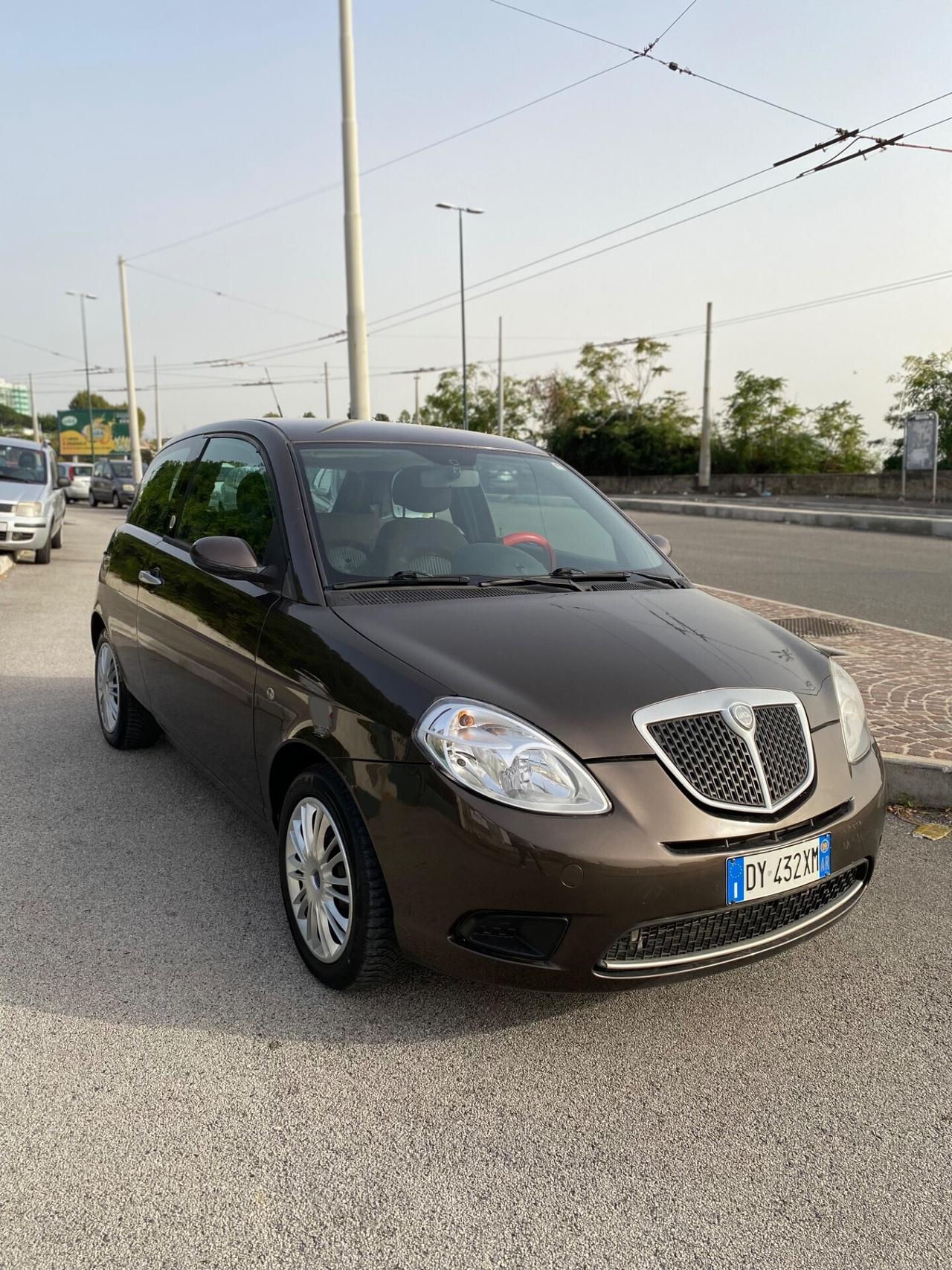Lancia Ypsilon 1.4 GPL di SERIE
