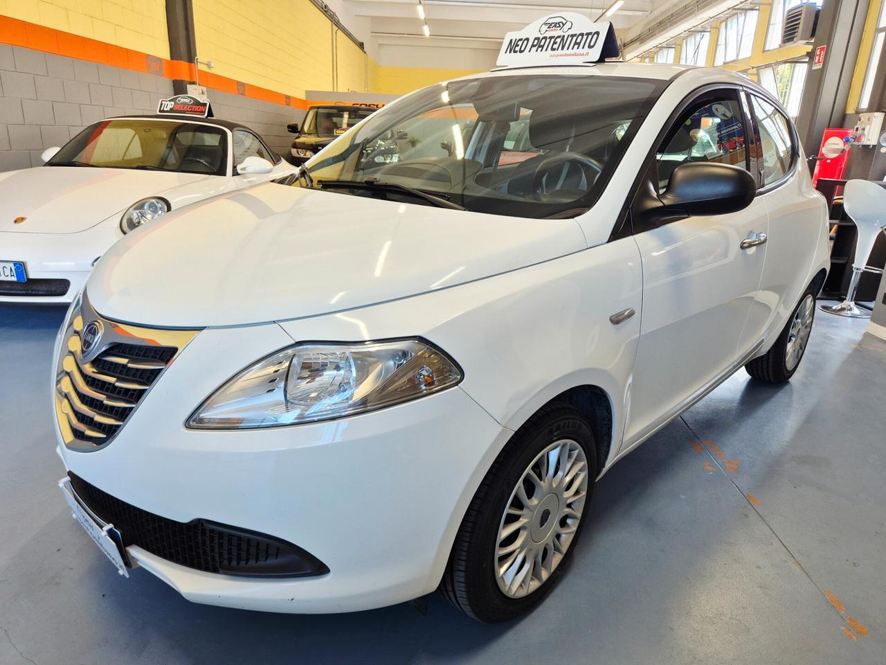 Lancia Ypsilon 1.2 69 CV 5 porte SILVER