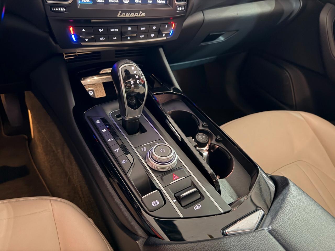 Maserati Levante V6 Diesel 275 CV AWD-PANO-FULL