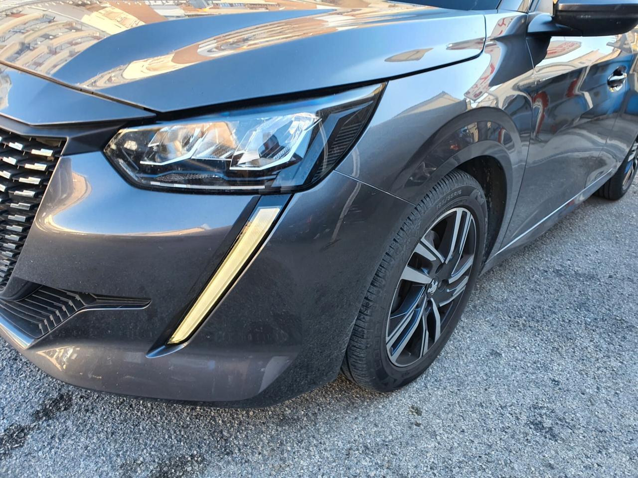 Peugeot 208 1.2 100cv/LED/NAVI/RETROCAMERA/ETC