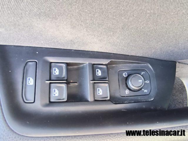 VOLKSWAGEN Passat Variant 1.6 TDI SCR DSG Business BMT