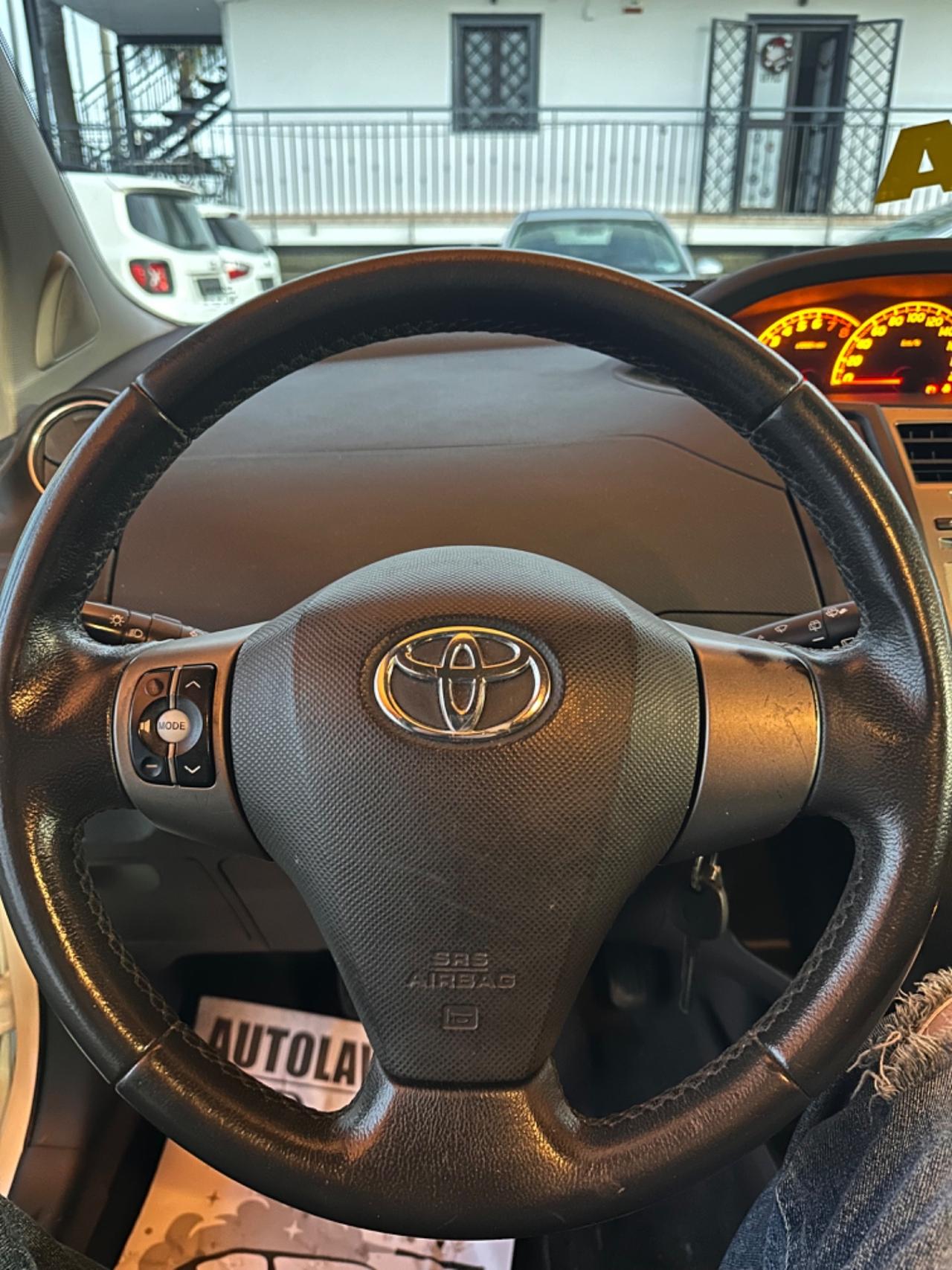 Toyota Yaris 1.0 5 porte