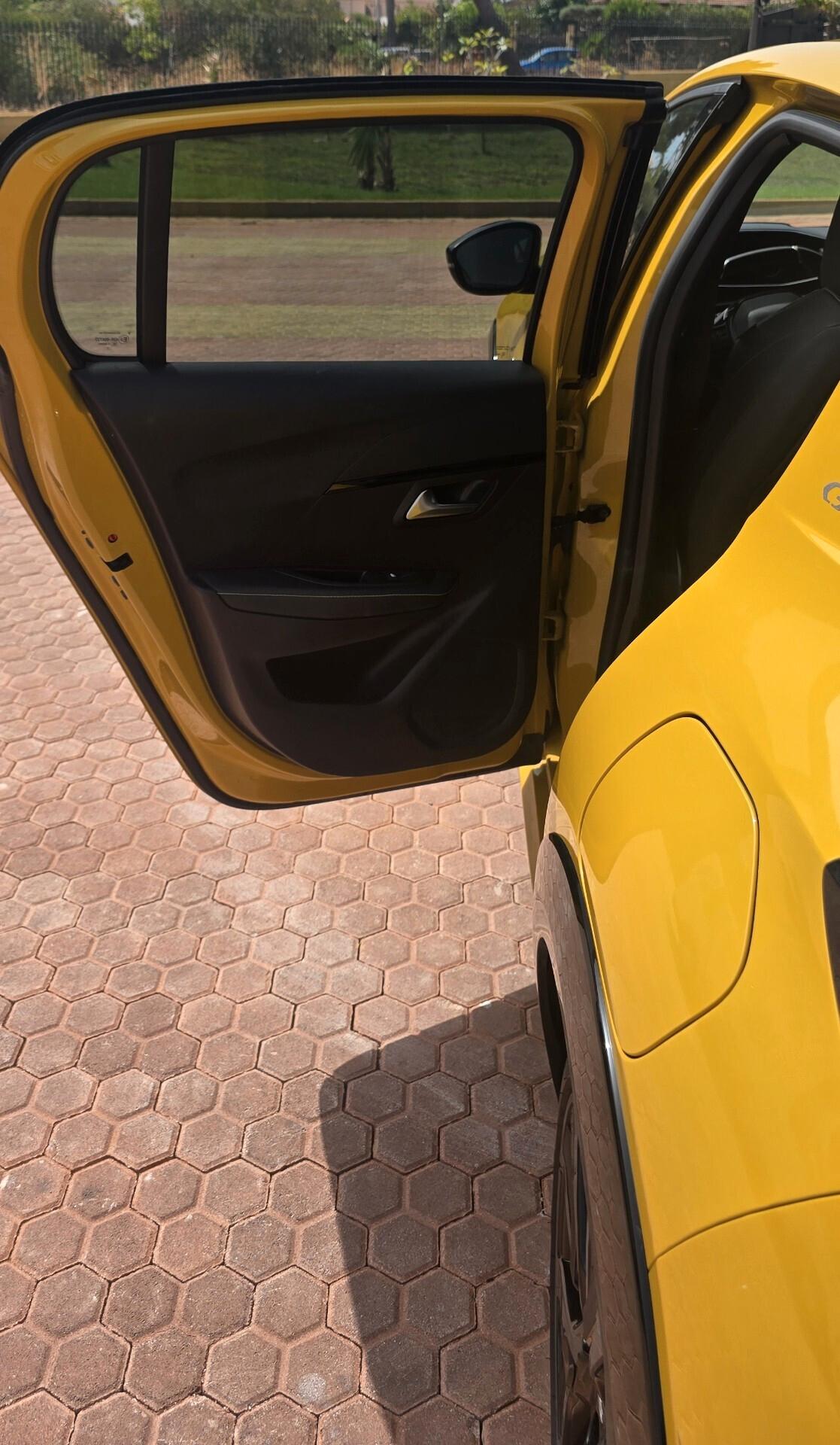 Peugeot 208 PureTech 130 S&S EAT8 5 porte GT – Stile Sportivo e Tecnologia Premium