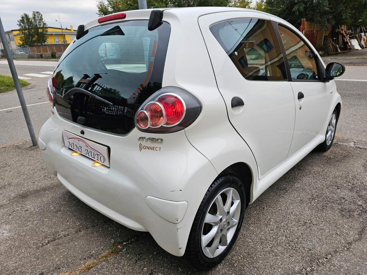 Toyota Aygo 1.0 68cv Now Connect*Clima*Navi*Cerchi*Neopatentati