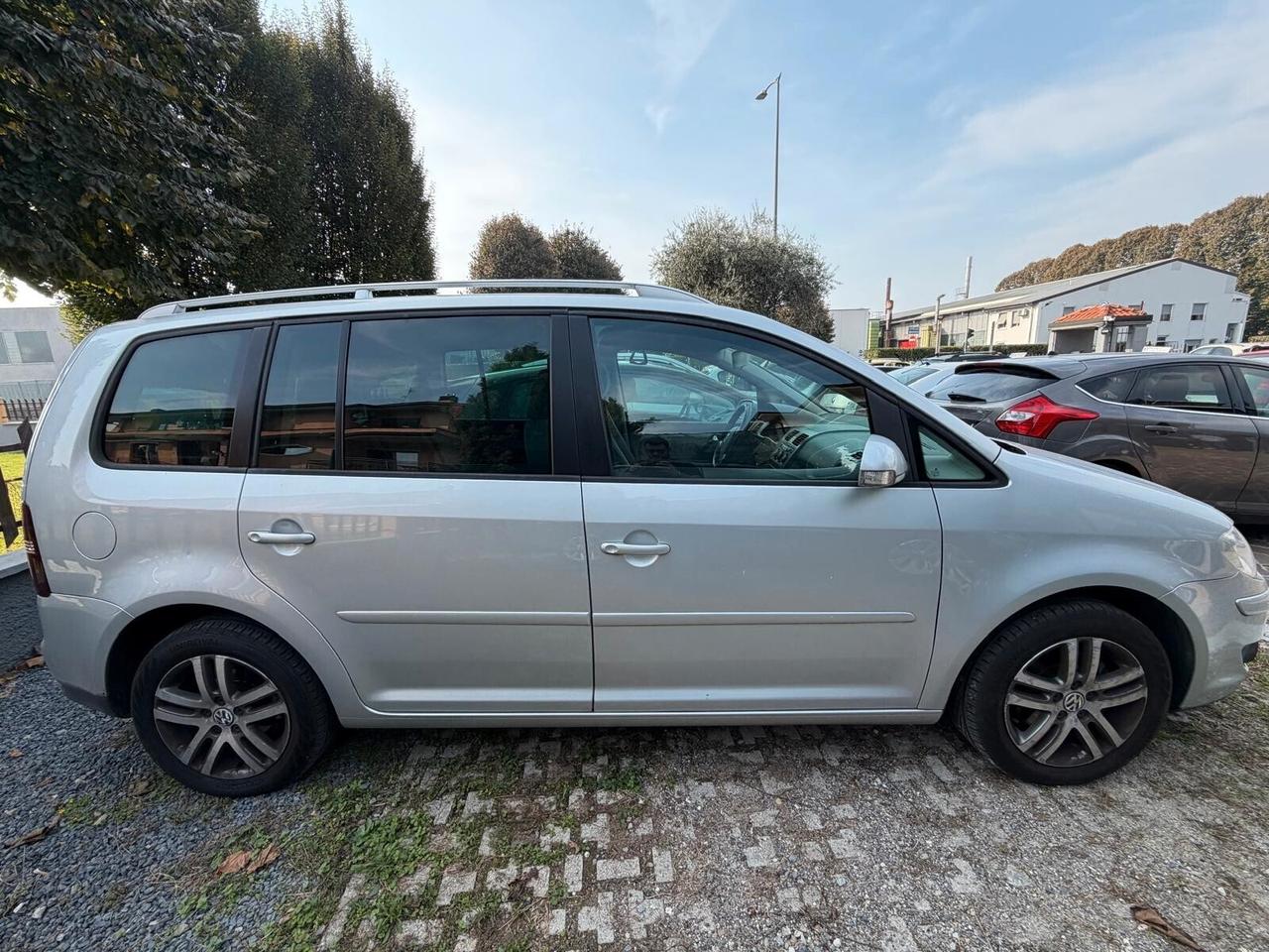 Volkswagen Touran 2.0 Trendline Ecofuel 7 POSTI NEOPATENTATI