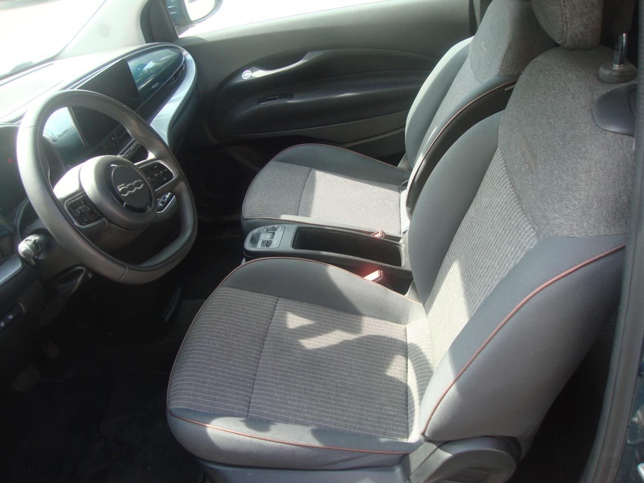 Fiat 500e Berlina 42 kWh La Prima