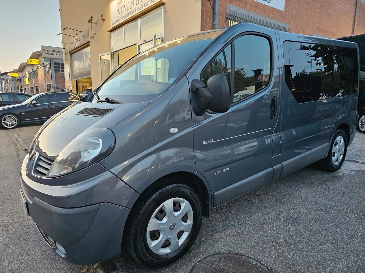 Renault Trafic 2.5 dCi 145cv Passenger Black Edition*7Posti*
