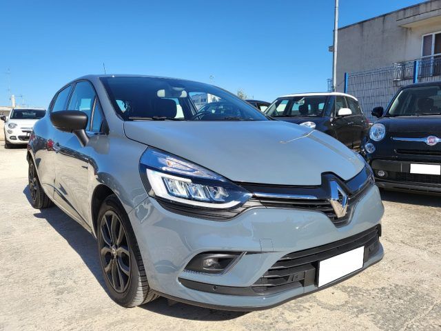 RENAULT Clio dCi 8V 90 CV EDC Moschino Intens