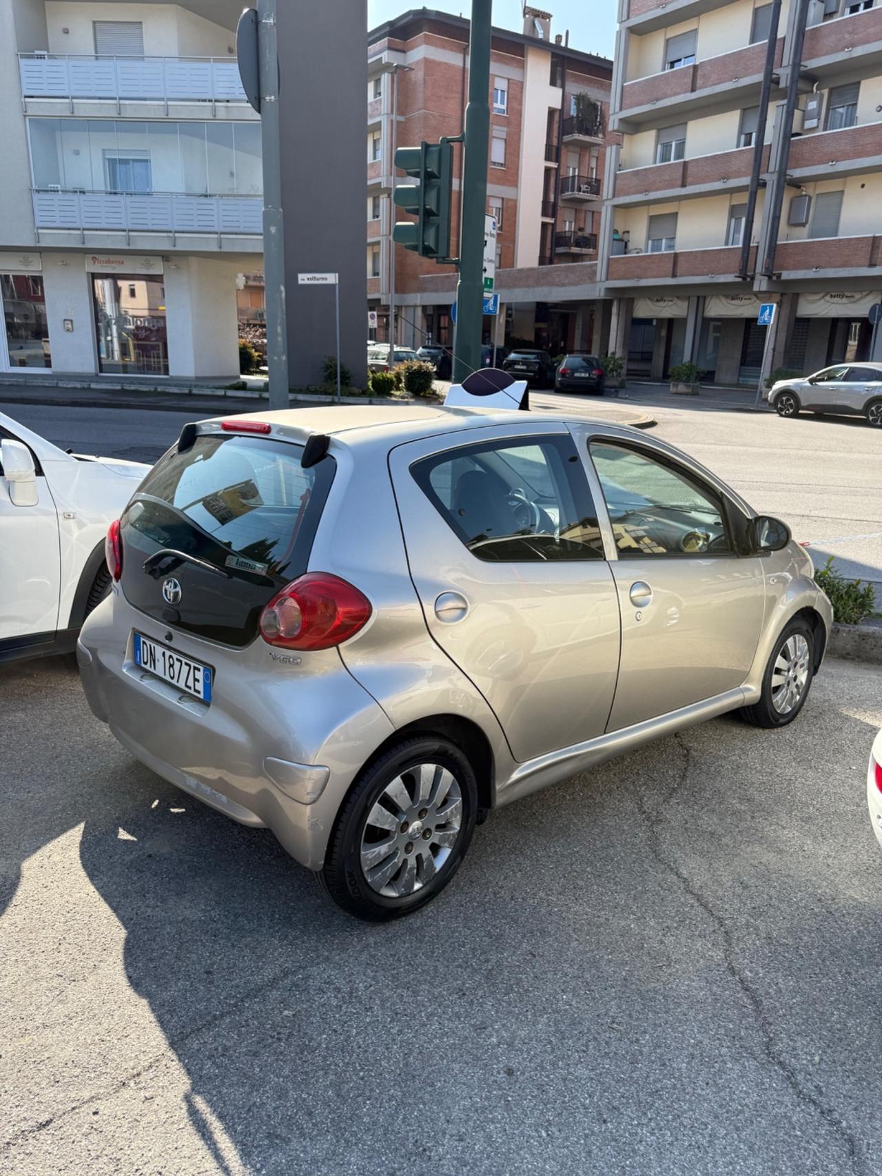 Toyota Aygo 1.0 12V VVT-i 5 porte Sol