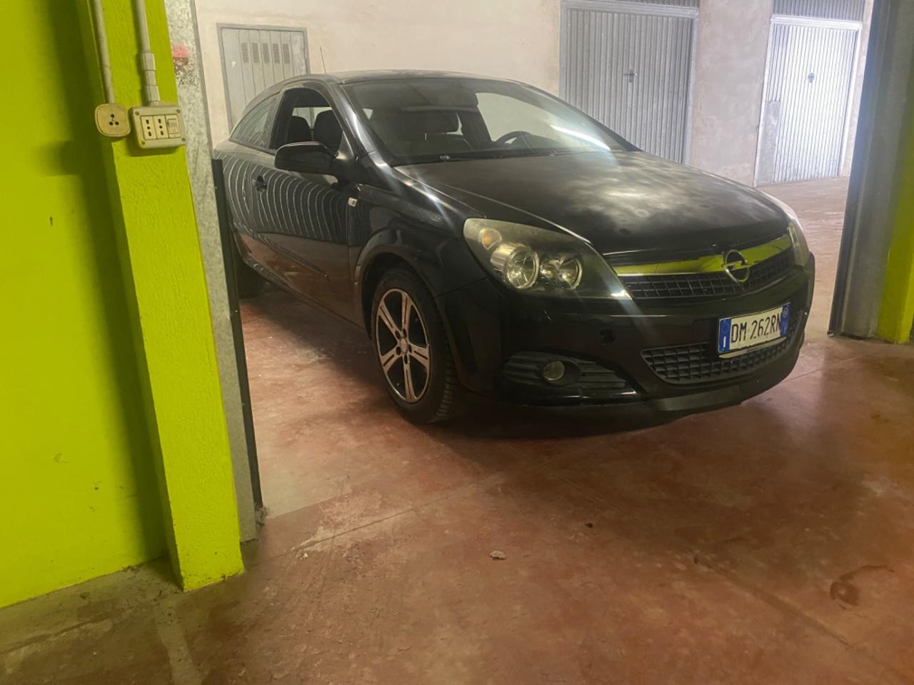 Opel Astra GTC 1.7 CDTI 110CV 3 porte Cosmo