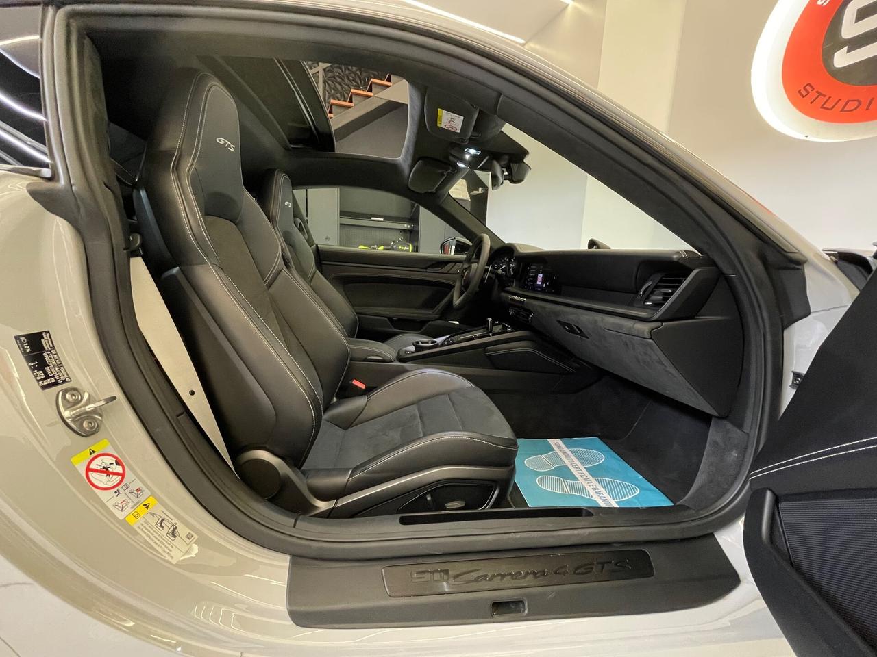 Porsche 911 Carrera 4 GTS