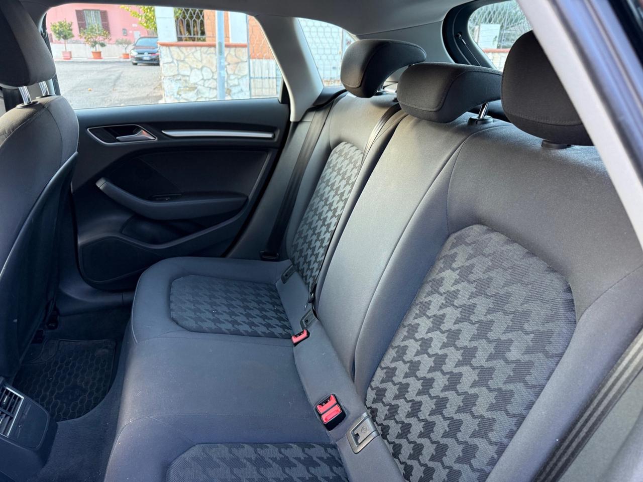 Audi A3 Sportback 1.6 TDI 110cv Cambio 6 Marce