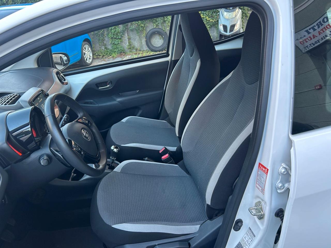 Toyota Aygo Connect 1.0 VVT-i 72 CV 5 porte x-play MMT PREZZO REALE
