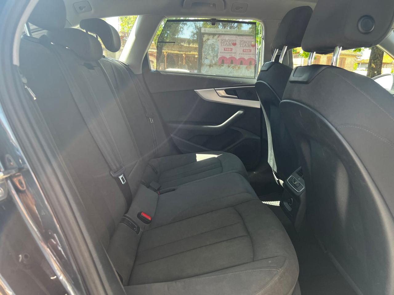 Audi A4 2.0 35 TDI Sport #11120
