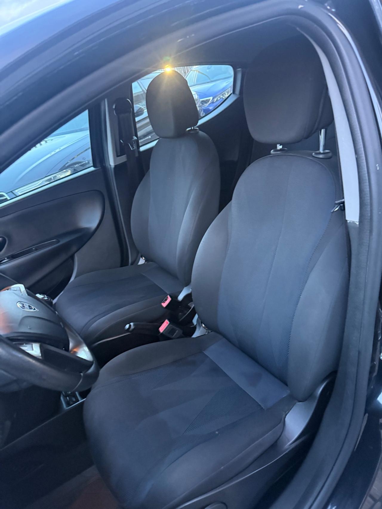 Lancia Ypsilon 1.2 69 CV 5 porte S&S Platinum