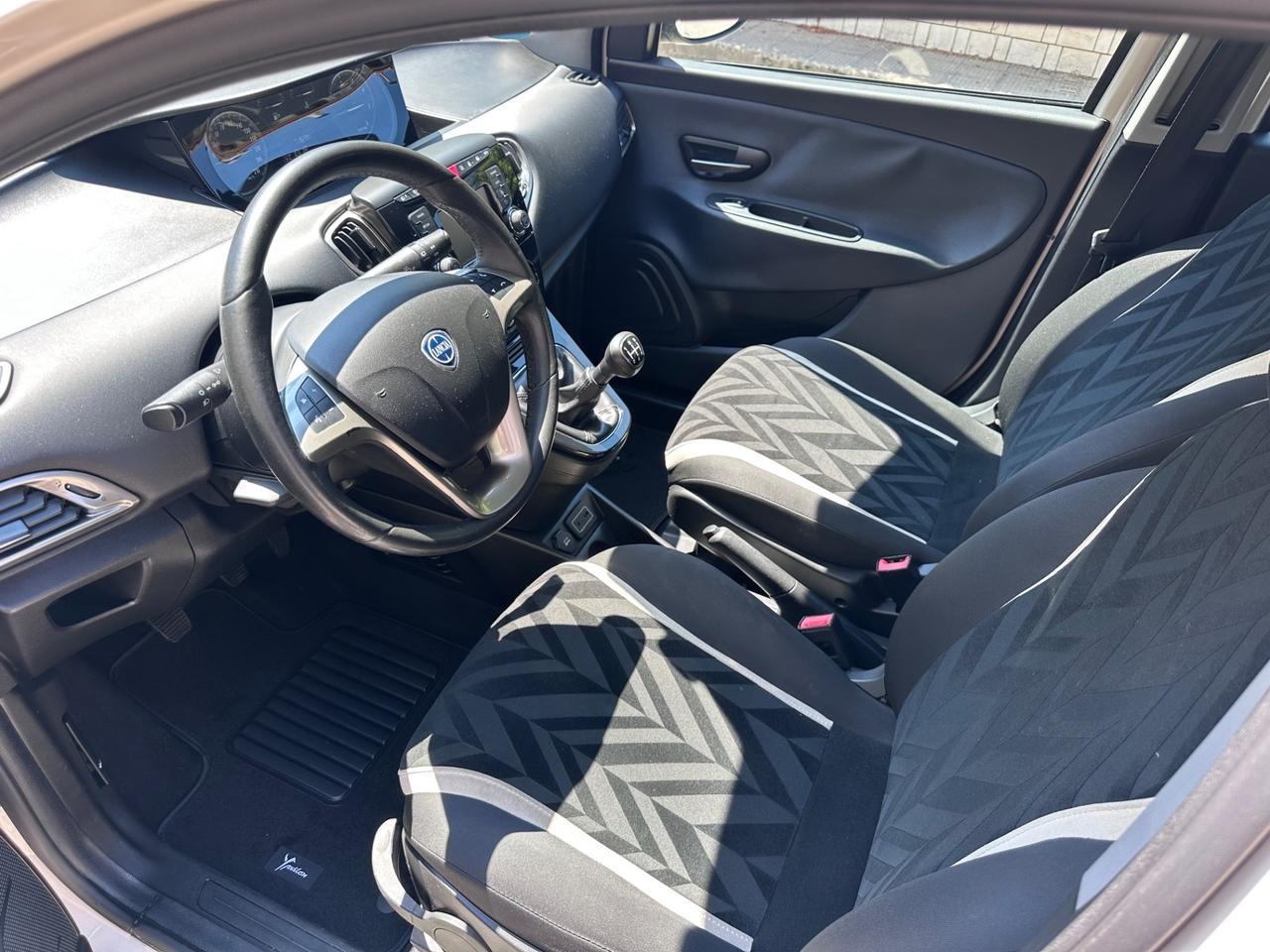 Lancia Ypsilon 1.3 MJT 95 CV Euro 6 Gold –MY2016