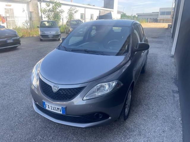 Lancia Ypsilon 1.2 Gold s&s PDC Cerchi 15" Schermo 5"