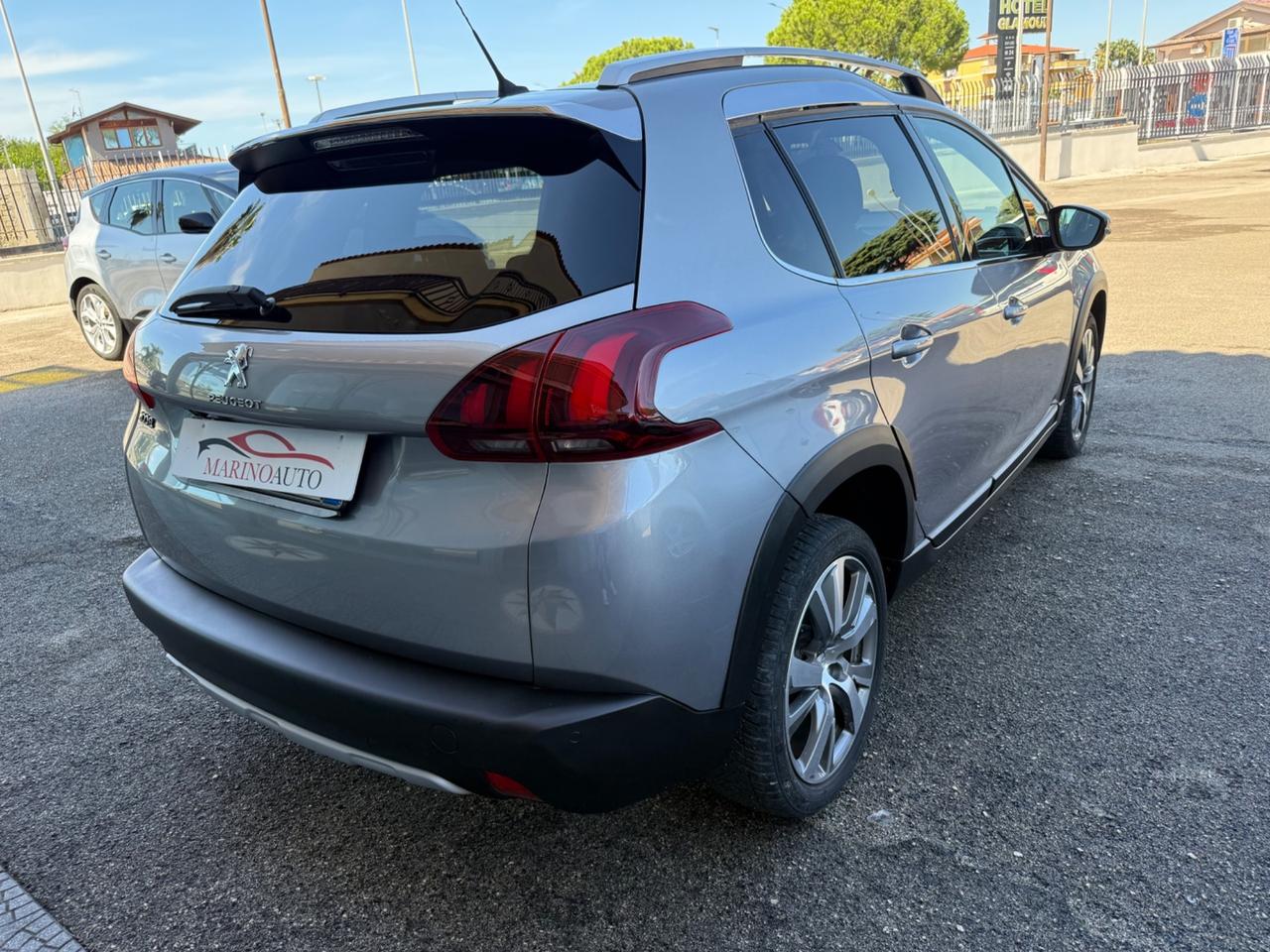 Peugeot 2008 BlueHDi 100 S&S Black Matt