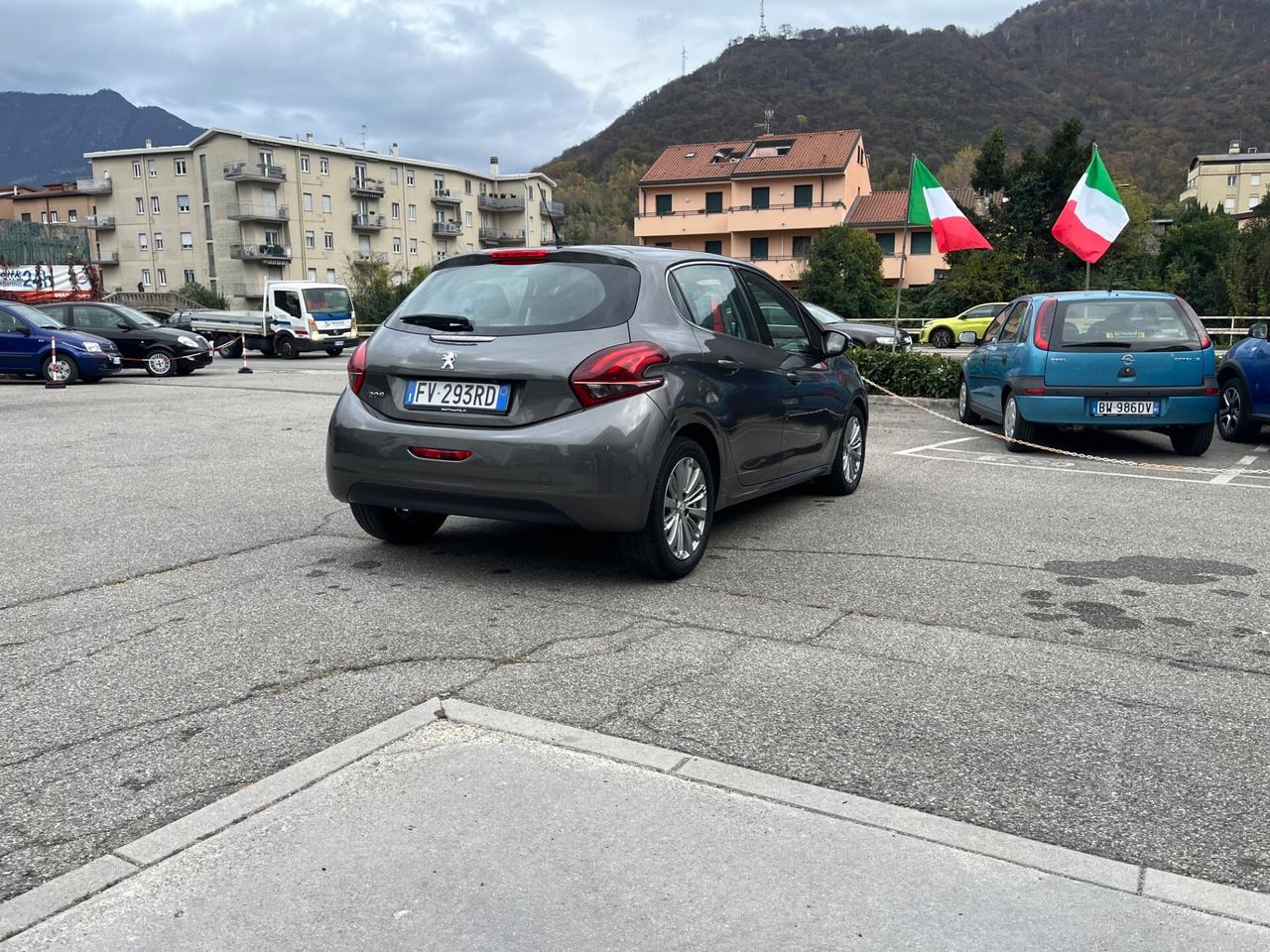 PEUGEOT 208 NEOPATENTATI