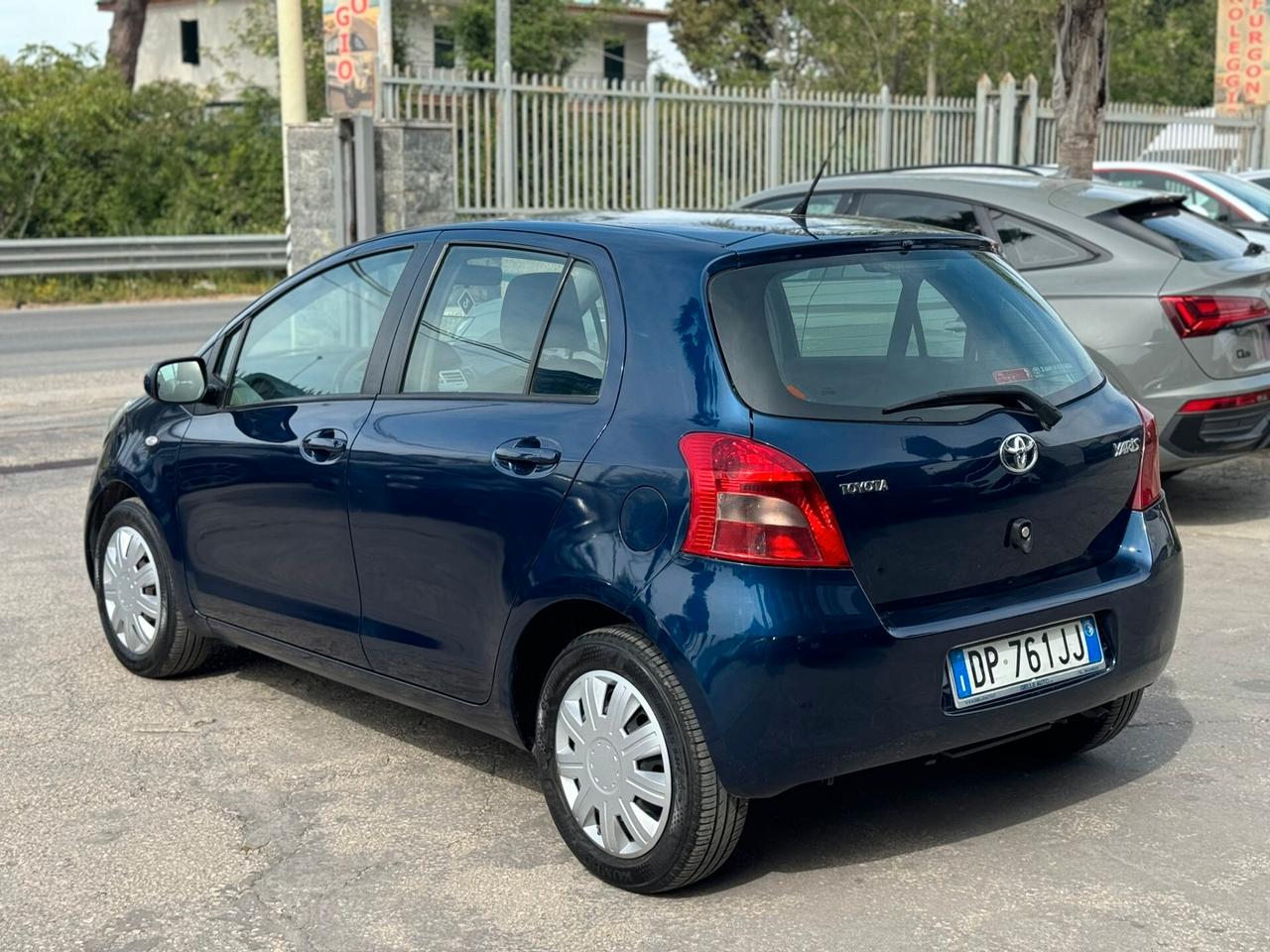 Toyota Yaris 1.0 5 porte Sol