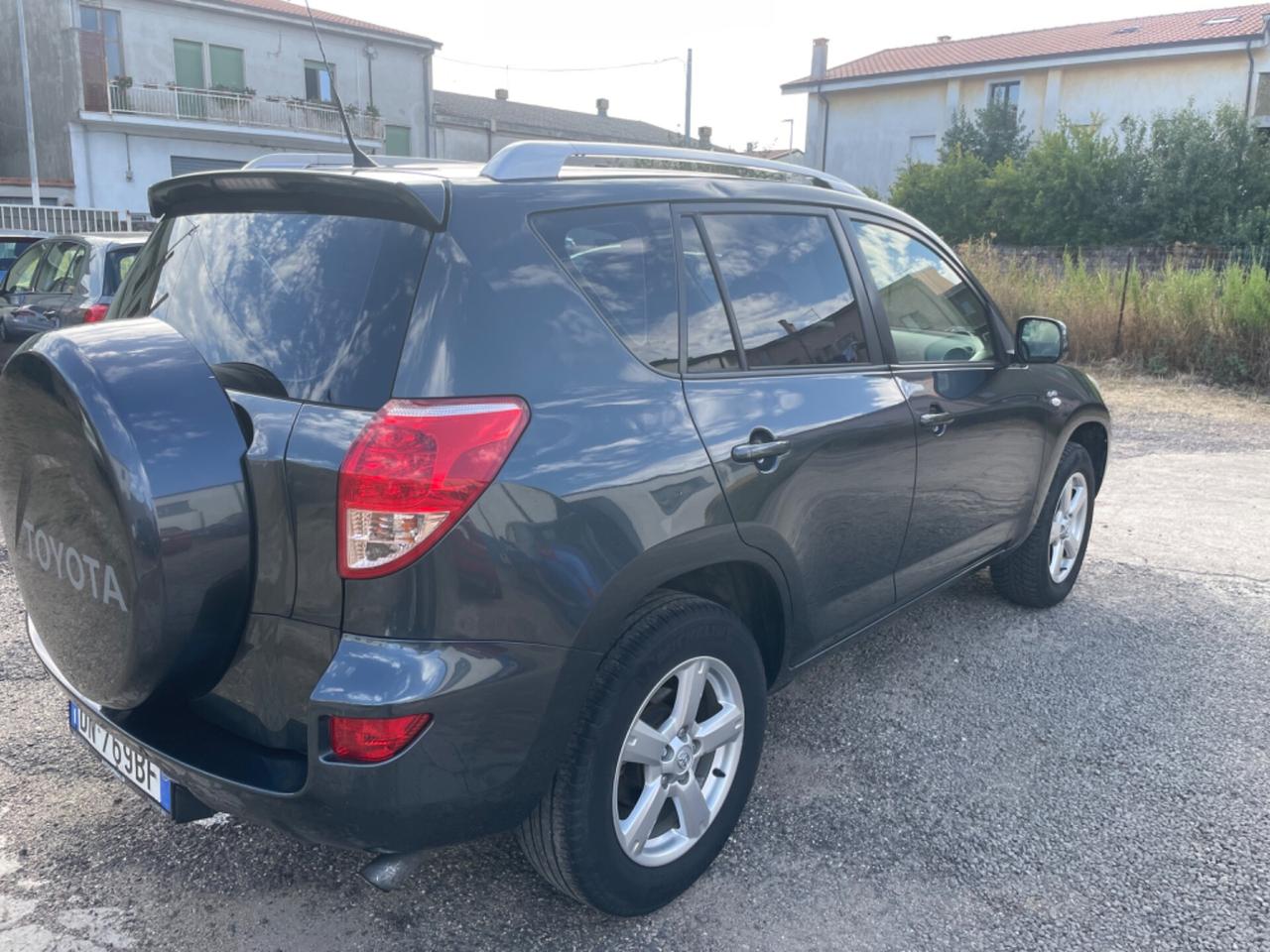 Toyota RAV4 2.2 D-4D 136 CV gancio traino