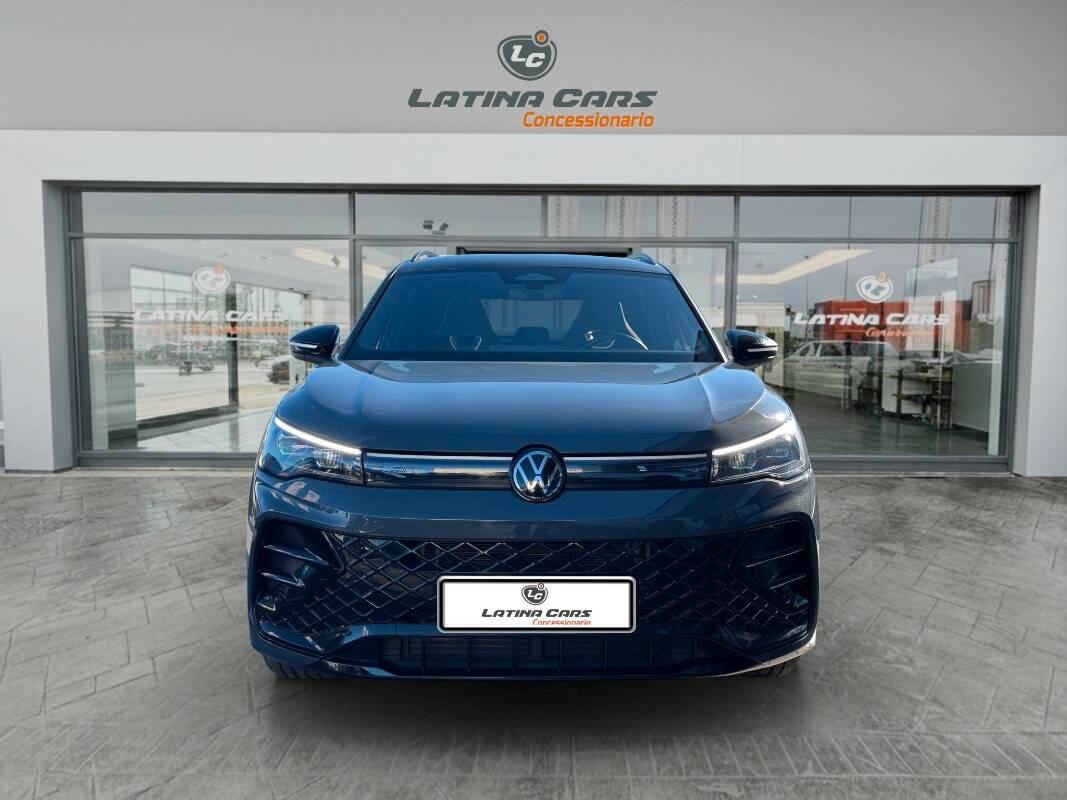 Volkswagen Tiguan 2.0 tdi R-Line 150cv dsg Con NAVIGATORE