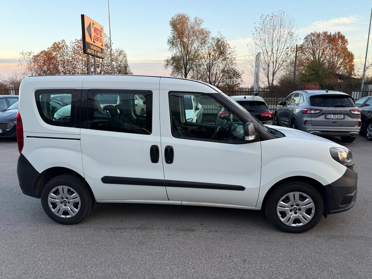 Fiat Doblo Combi N1 Autocarro 5 POSTI