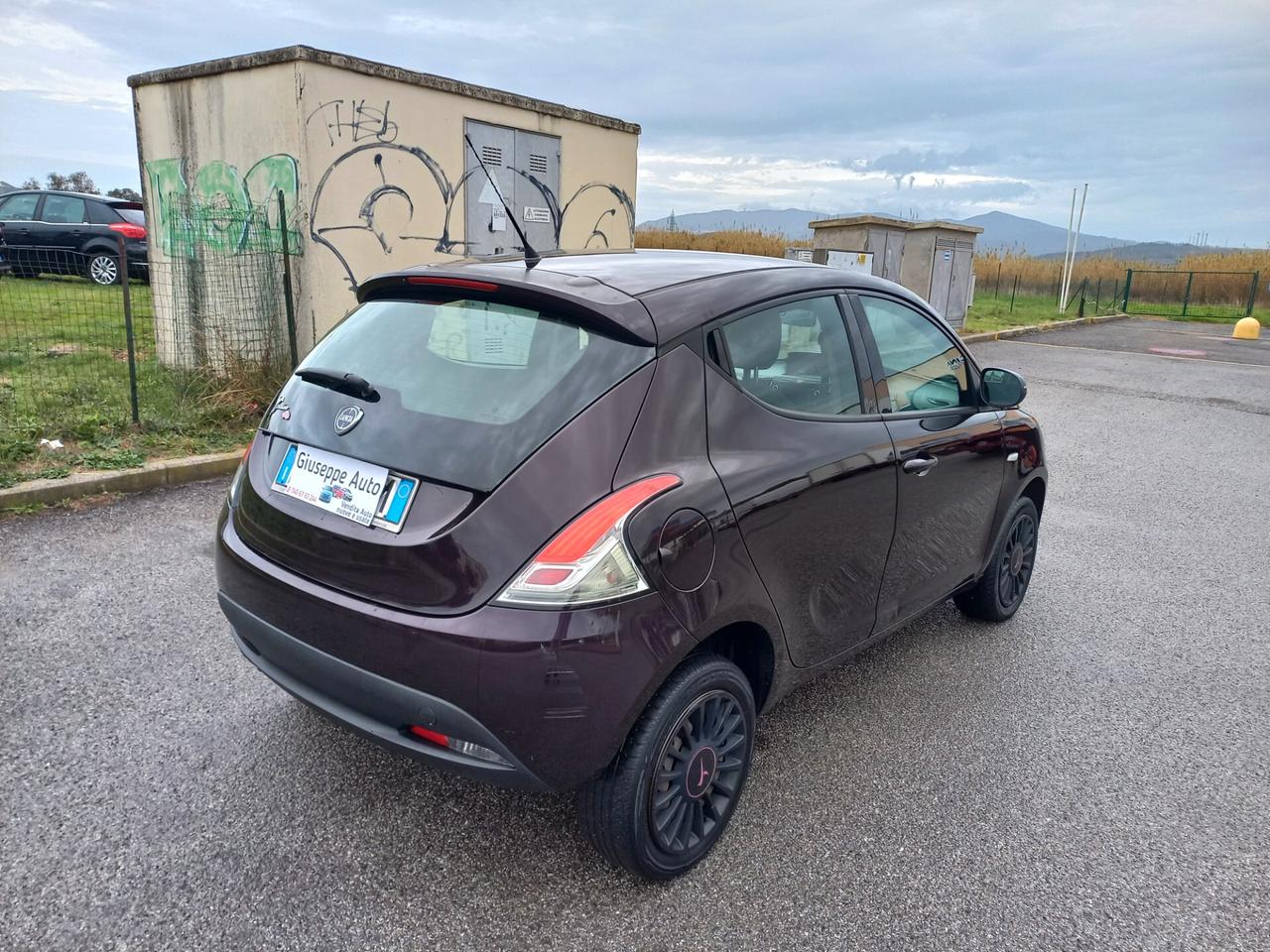 Lancia ypsilon elefantino viola