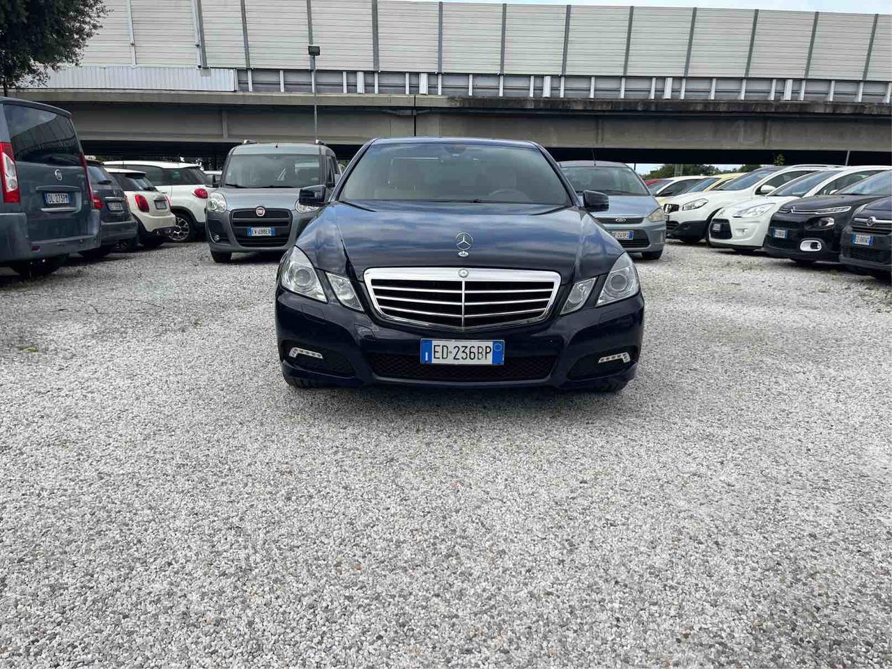 MERCEDES BENZ E 250 - AUTOMATICA - BLUE EFFICIENCY - AVANTGARDE - EX AUTO BLU
