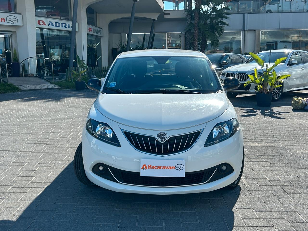 Lancia Ypsilon 1.0 firefly hybrid Gold