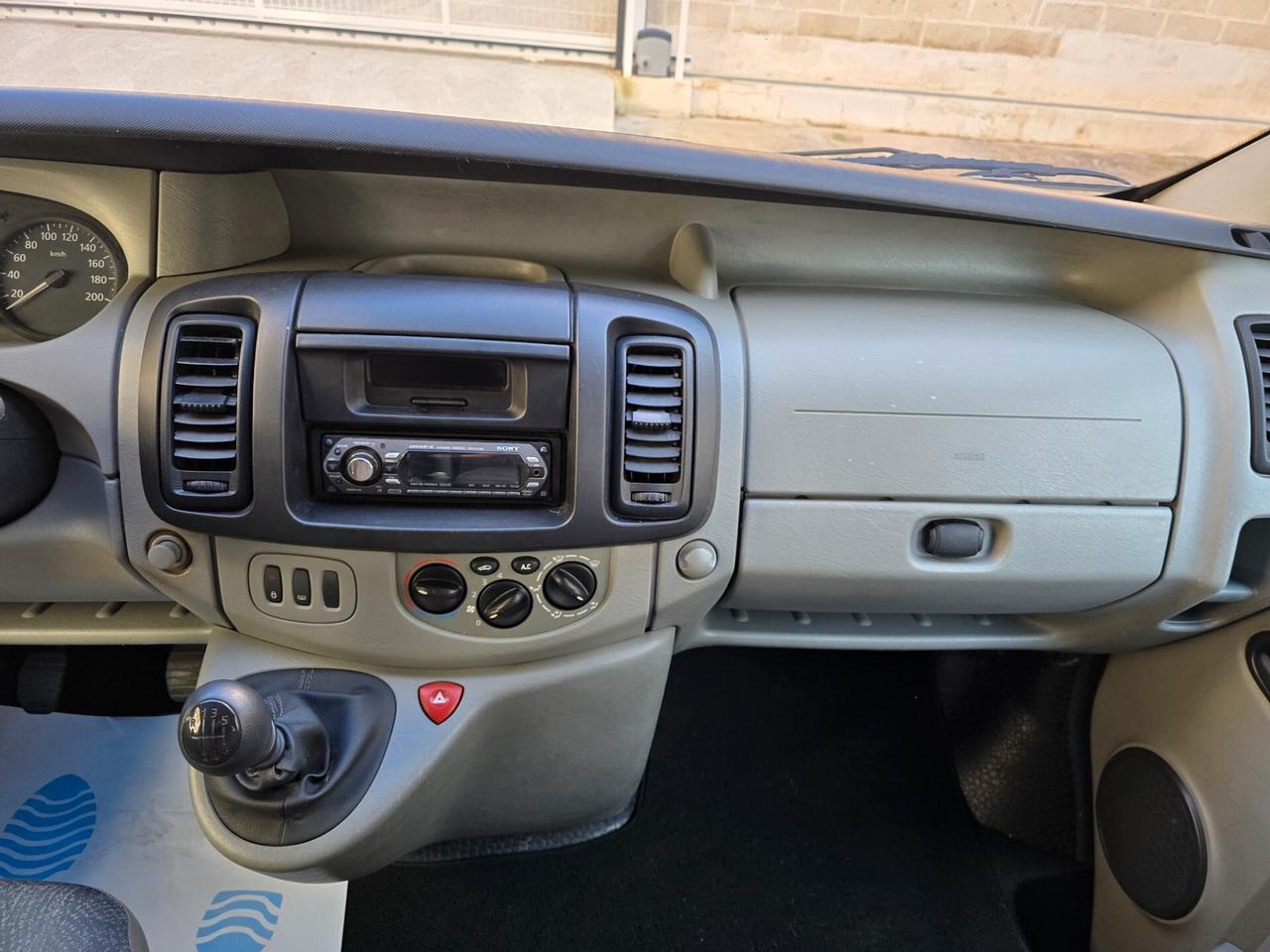 Nissan Primastar - Con Sollevatore Idraulico per Persone in Carrozzina