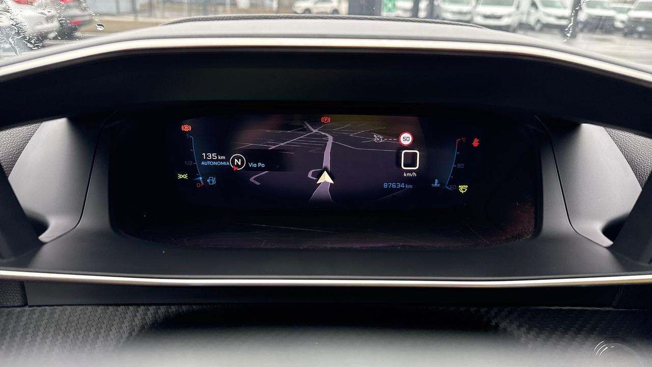 Peugeot 2008 BlueHDi 100 S&S Allure Navi Pack