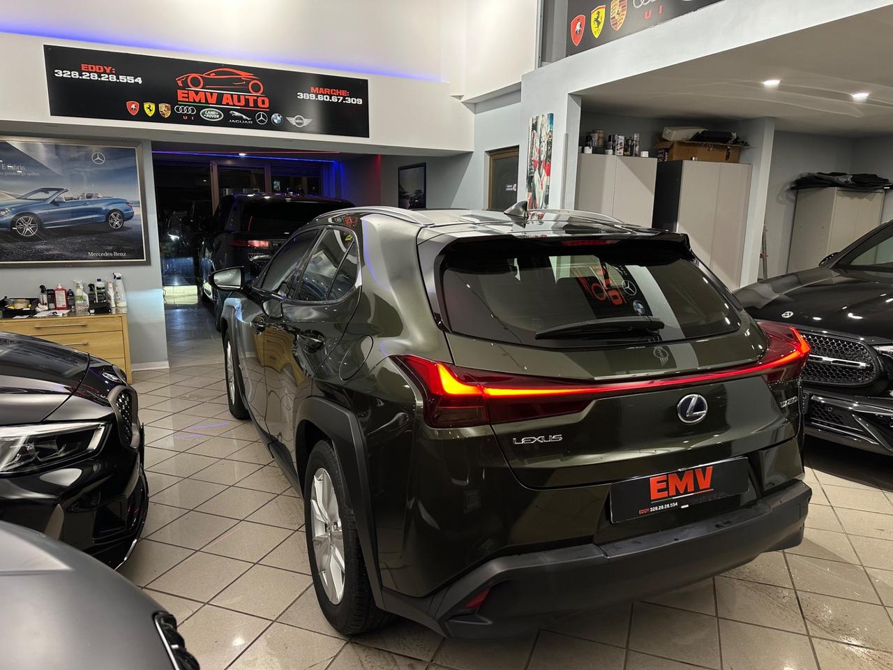 Lexus UX 250h UX 250h iva esposta