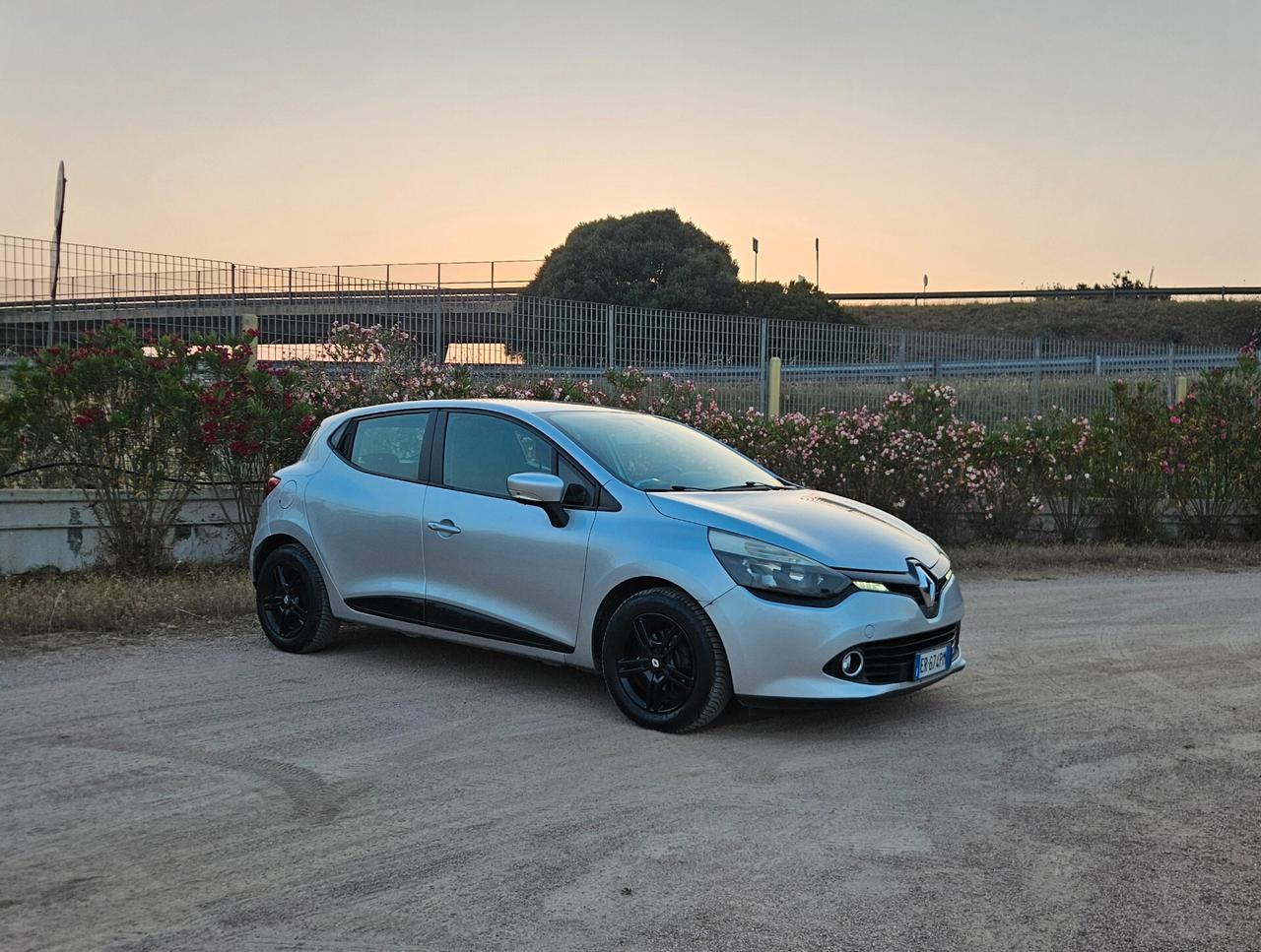 Renault Clio 1.2 75CV 5P Costume National