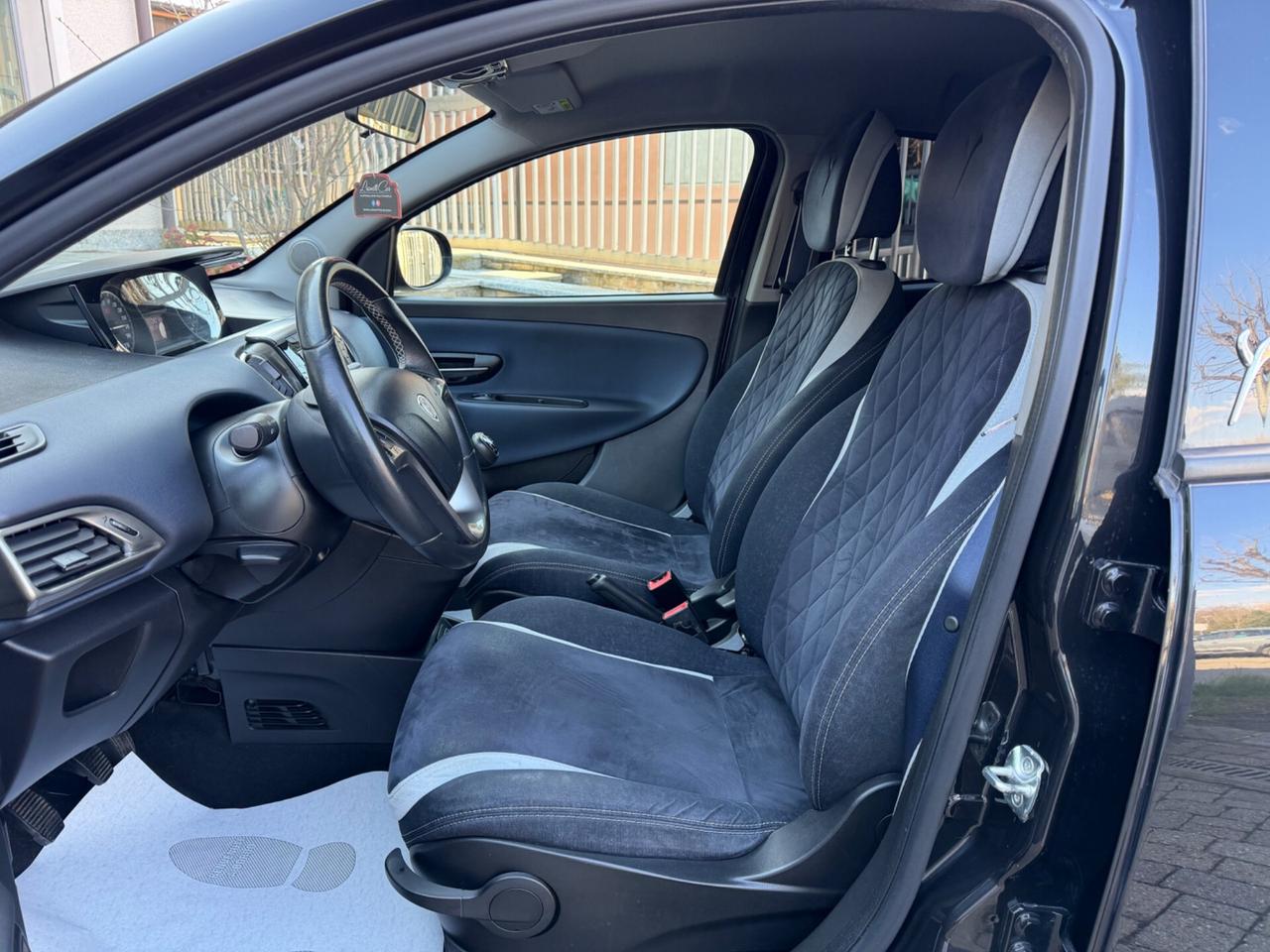 Lancia Ypsilon 1.2 69 CV 5 porte Mya