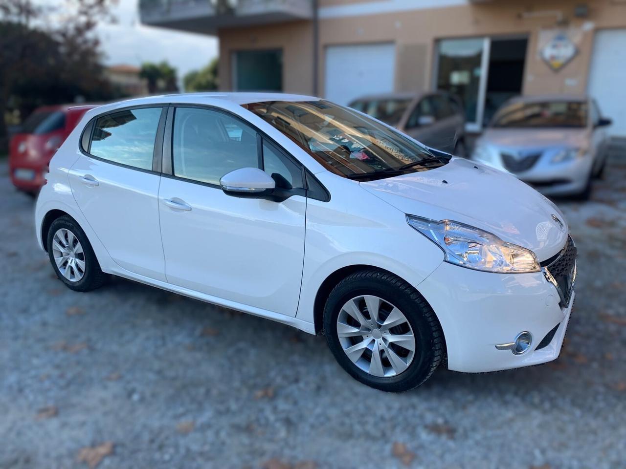 Peugeot 208 1.4 HDi 68 CV 5 porte Allure