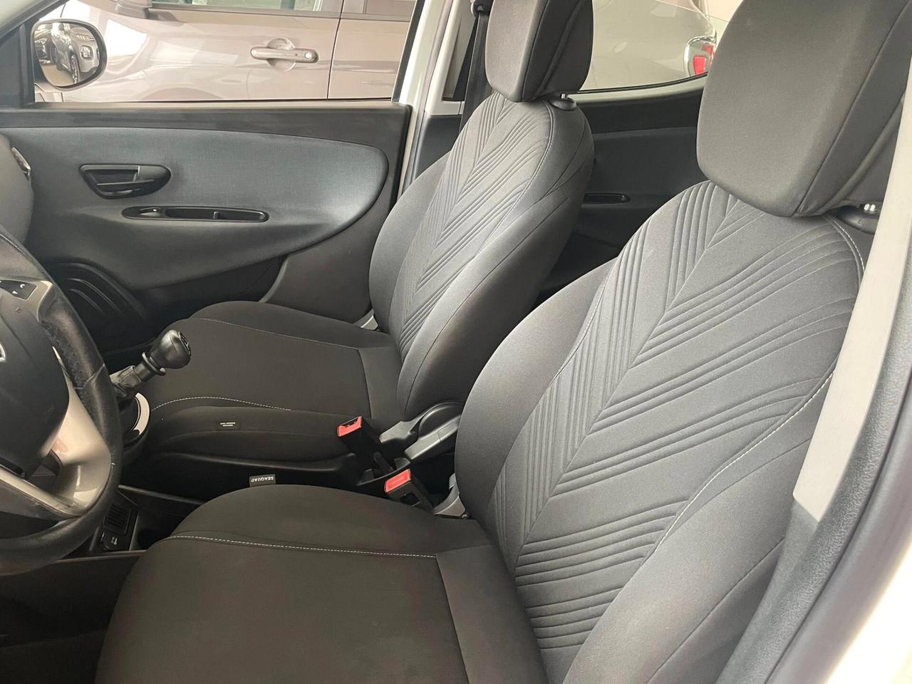 Lancia Ypsilon 1.0 FireFly 5 porte S&S Hybrid Ecochic Gold