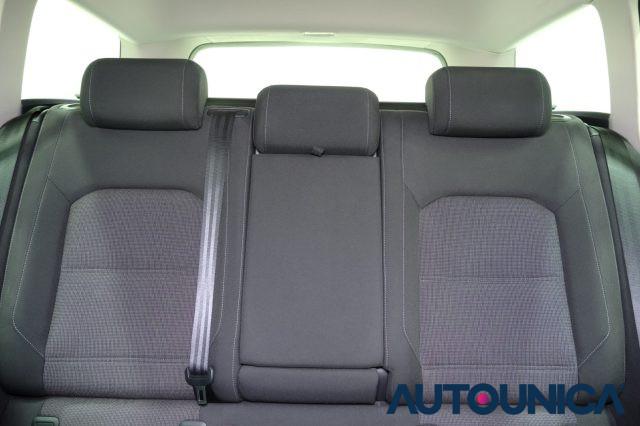 VOLKSWAGEN Passat Variant 1.6 TDI SCR DSG R-LINE BMT