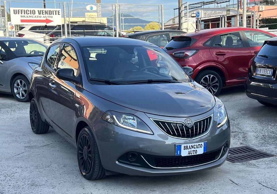 Lancia Ypsilon 1.0 FireFly 5 porte S&S Hybrid Ecochic Silver