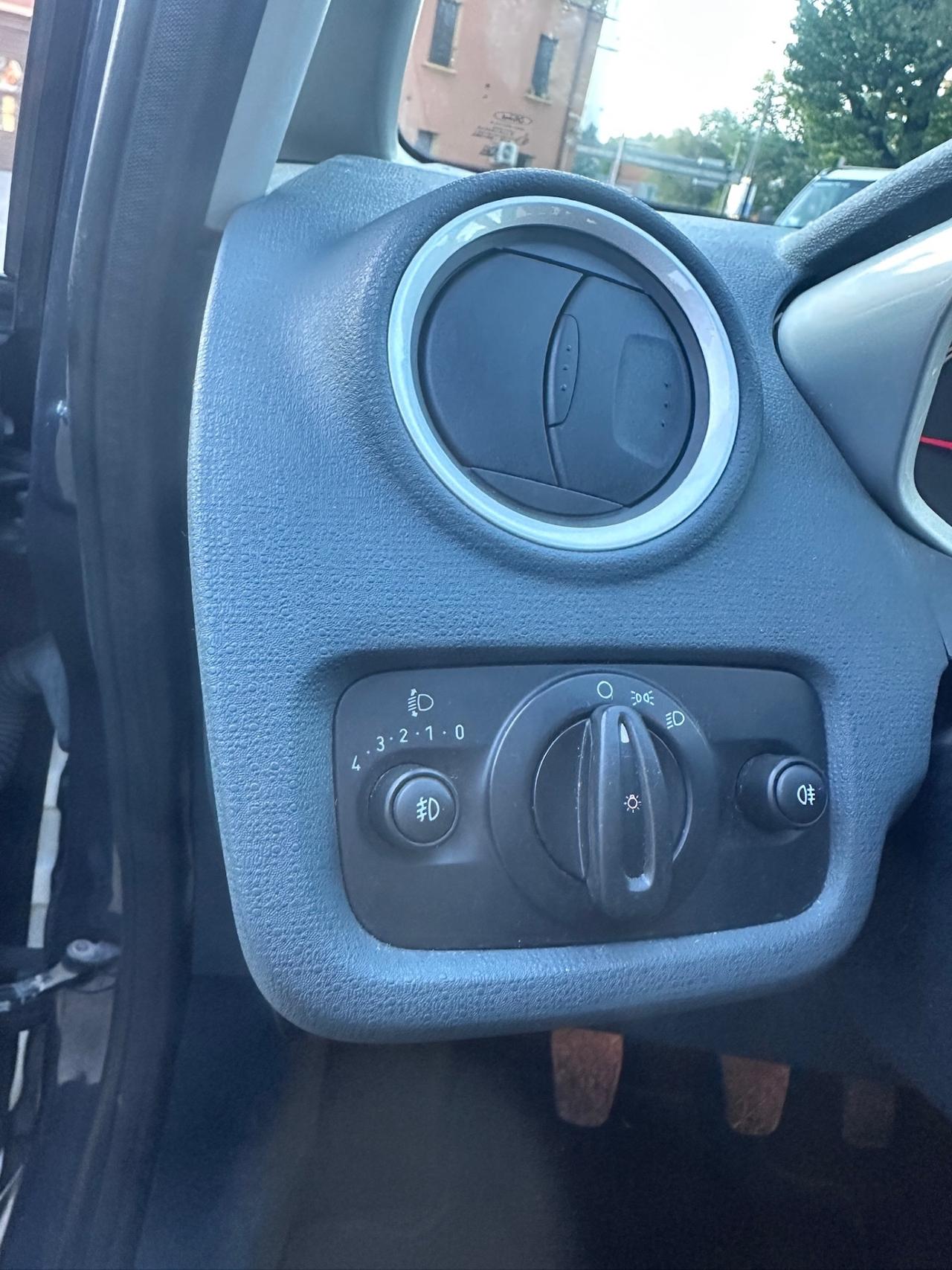 Ford Fiesta 1.4 TDCi 70CV 5 porte Titanium