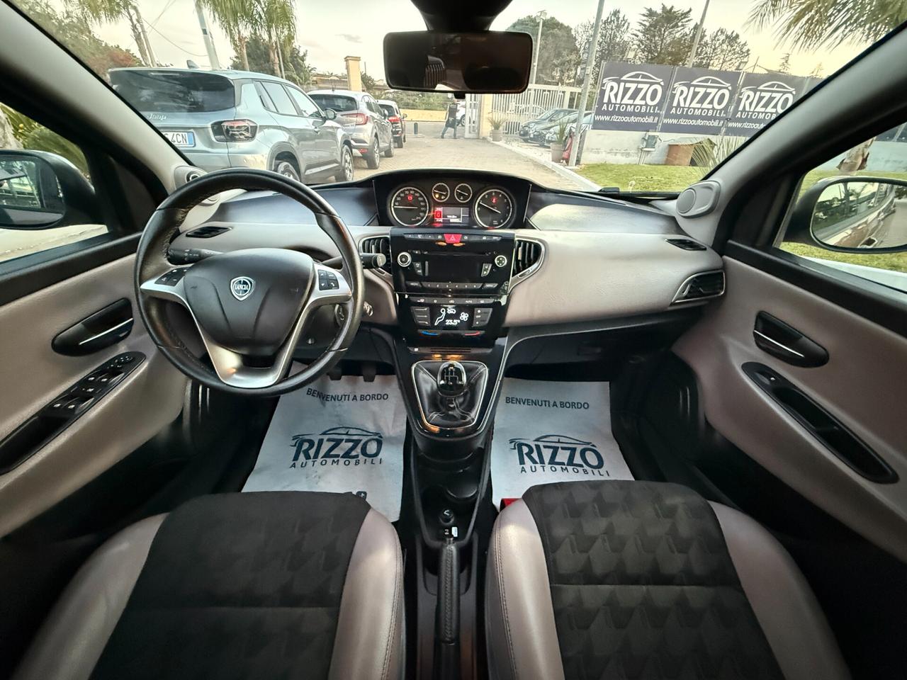 Lancia Ypsilon 1.2 69 CV ELLE limited edition pelle xenon 12/2014